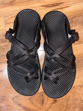 Chacos Women’s ZX/2 Black Strappy Sandals- Size 7